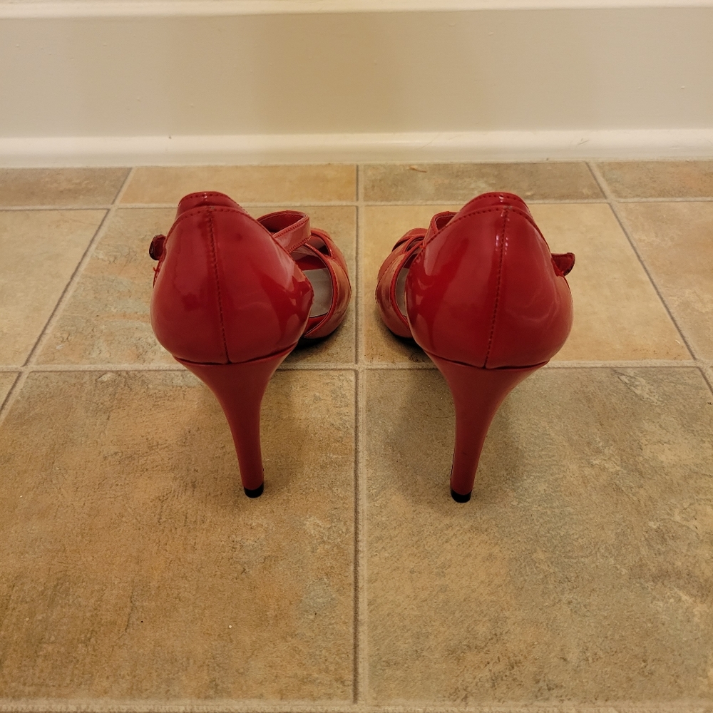 Red Heels 👠 - Picture 4 of 5
